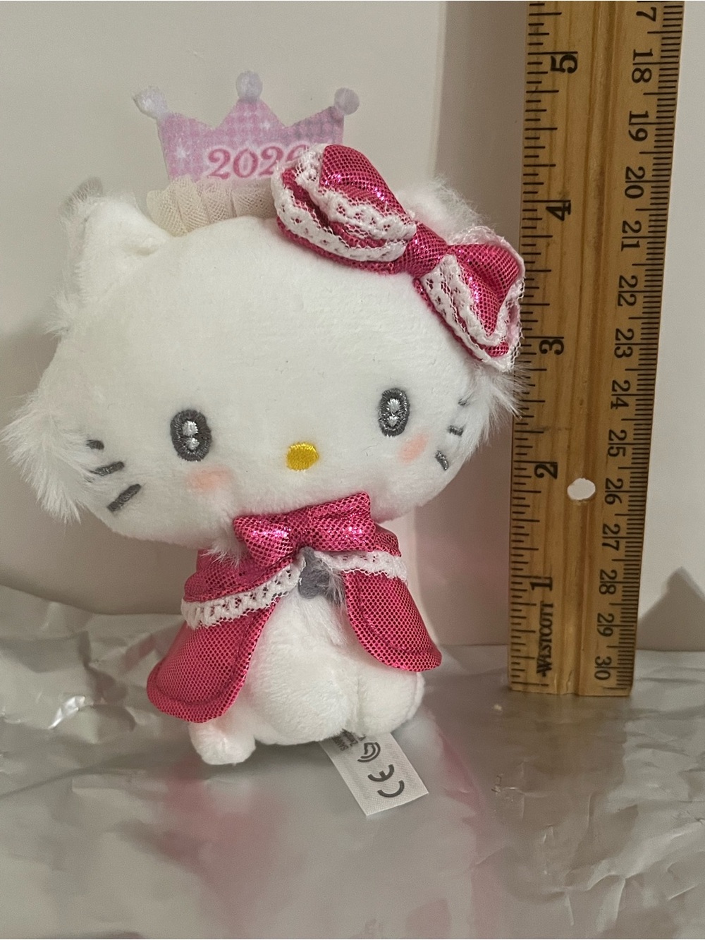 Charmmy Kitty Keychain Plush from Blind Bag-2026 New Year’s Outfit- Series 2 - Picture 4 of 5